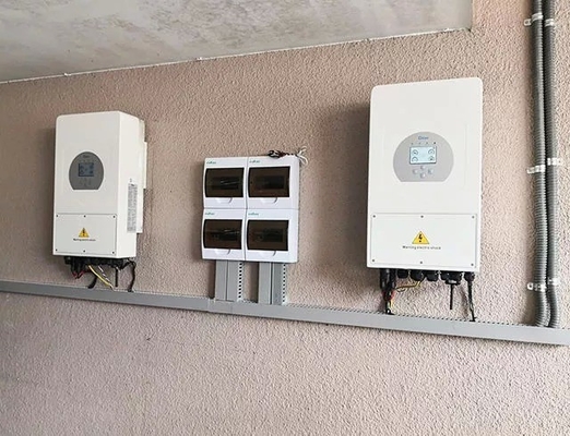 Inversor híbrido Deye de 10kw de salida en tres fases para el sistema eléctrico solar híbrido 380v